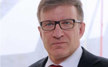 Dr. Felix Strassmair-Reinshagen, Mitarbeiter der Bafin, ist auf die besonderen aufsichtsrechtlichen Anforderungen im Zahlungsverkehr spezialisiert. Die PSR-Verordnung beeinflusst maßgeblich die Sicherheitsstandards in der Zahlungs-IT.