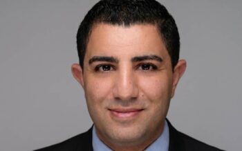 Selcuk Ugur, Senior Enterprise und Cloud Architect bei GFT Technologies, thematisiert im Kontext des EU AI Act die Herausforderungen der Implementierung von Künstlicher Intelligenz im Bankensektor, insbesondere hinsichtlich der prüfbaren Betriebsabläufe.