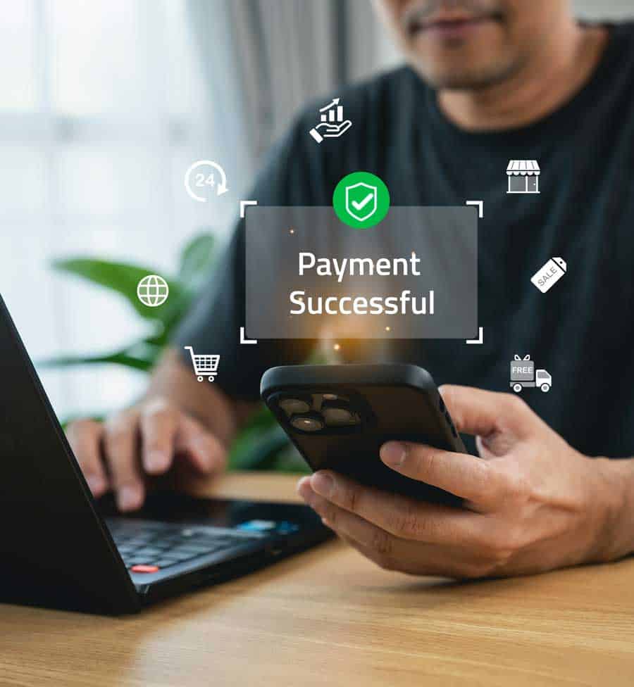 Eine Person hält ein Smartphone in der Hand, während sie an einem Laptop arbeitet. Auf dem Smartphone-Bildschirm wird der Status „Payment Successful“ angezeigt. Umgeben von Symbolen, die verschiedene Aspekte des Online-Zahlungsverkehrs darstellen.