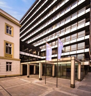 Bankenaufsicht tauscht komplette Geschäftsführung der Berenberg Bank aus