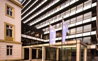 Bankenaufsicht tauscht komplette Geschäftsführung der Berenberg Bank aus