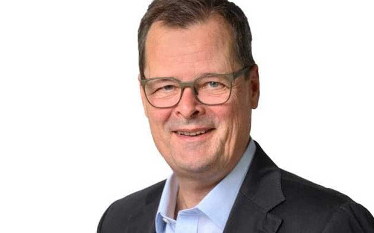 Prof. Dr. Joachim Wuermeling, Executive in Residence an der ESMT Berlin und Of Counsel bei A&O Shearman, beschäftigt sich mit der Forschung und Beratung zu Themen wie KI-Agenten und deren Zahlungsmechanismen.