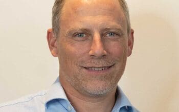 René Blaschke, Managing Director und Mitgründer von cleversoft, steht im Fokus. Seine Expertise wird in der Diskussion um die AMLA und deren Fähigkeit, Lücken im Audit-Log zu identifizieren, hervorgehoben.