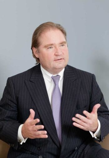 Lutz Lienenkämper, Bundesbank-Vorstand, diskutiert mögliche Kooperationen zur Integration des digitalen Euros in die Wero Wallet. Diese Maßnahme könnte die Reichweite europäischer Zahlungsangebote erhöhen und Synergien schaffen.