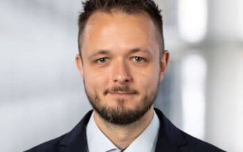 Fritz Greulich, DFIR-Spezialist bei SECUINFRA, spricht über die Limits bei DORA. Sein Fokus liegt auf Incident Response und der Unterstützung von Unternehmen bei der Bewältigung komplexer Cyberangriffe.