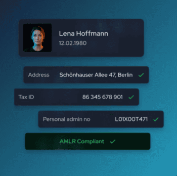 Das Bild zeigt eine digitale Identitätsverifikation mit persönlichen Daten, einschließlich Name, Geburtsdatum, Adresse und Steuer-ID. Die Informationen sind als konform mit den AMLR-Vorgaben gekennzeichnet. IDnow bietet diese qualifizierten elektronischen Attributbescheinigungen an.