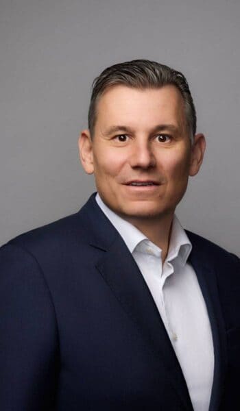 Tobias Schweiger, Co-Founder und CEO von Hawk, thematisiert die Herausforderungen der AML-Compliance im Kontext der bevorstehenden regulatorischen Änderungen. Die Notwendigkeit zur Empfänger-Verifizierung (VoP) wird zunehmend dringlicher.