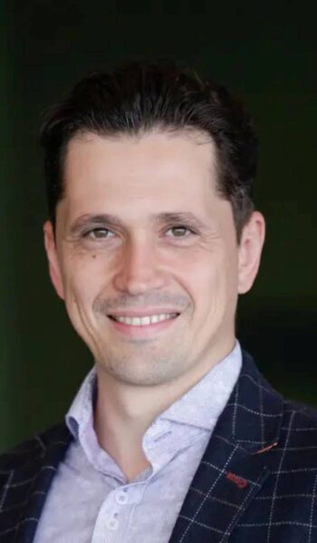 Yaroslav Rosomakho, VP Field CTO bei Zscaler, thematisiert die Relevanz von Zero Trust im Kontext der bevorstehenden Herausforderungen durch Quanten-Computing und den Q-Day, der bestehende Sicherheitsmodelle grundlegend gefährden wird.