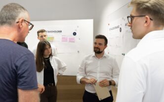 Das neue Tech & Data Lab Frankfurt – Deutschlands erstes finanzfokussiertes Reallabor – bietet Finanzinstituten und Start-ups nun eine sichere digitale Umgebung, um neue Technologien zu testen und Implementierungsrisiken zu senken. Die Deutsche Bank bringt als „Challenge Sponsor“ eine konkrete Fragestellung aus dem Bereich „Open Finance“ ein.