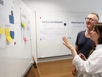 Das neue Tech & Data Lab Frankfurt – Deutschlands erstes finanzfokussiertes Reallabor – bietet Finanzinstituten und Start-ups nun eine sichere digitale Umgebung, um neue Technologien zu testen und Implementierungsrisiken zu senken. Die Deutsche Bank bringt als „Challenge Sponsor“ eine konkrete Fragestellung aus dem Bereich „Open Finance“ ein.