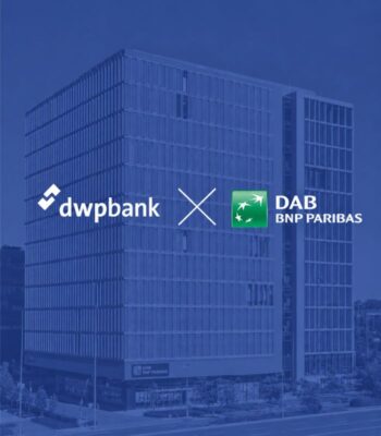 Die Abbildung zeigt das Gebäude der dwpbank, kombiniert mit dem Logo von DAB BNP Paribas. Diese visuelle Darstellung symbolisiert die Übernahme der Wertpapierabwicklung und Depotservices durch dwpbank für DAB BNP Paribas.
