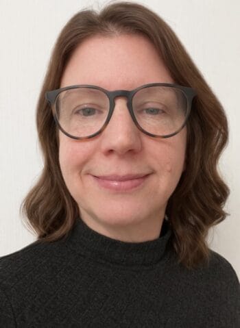 Erena Langley, Navex, erklärt, warum die KI-Compliance bei Banken und Versicherern an der IT hängen bleibt. <q>Navex