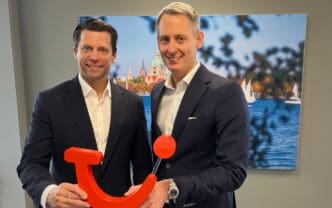 Allianz Partners und die TUI Group verlängern ihre strategische Partnerschaft zu der Zusammenarbeit bei der Digitalisierung von Versicherungen um weitere vier Jahre.